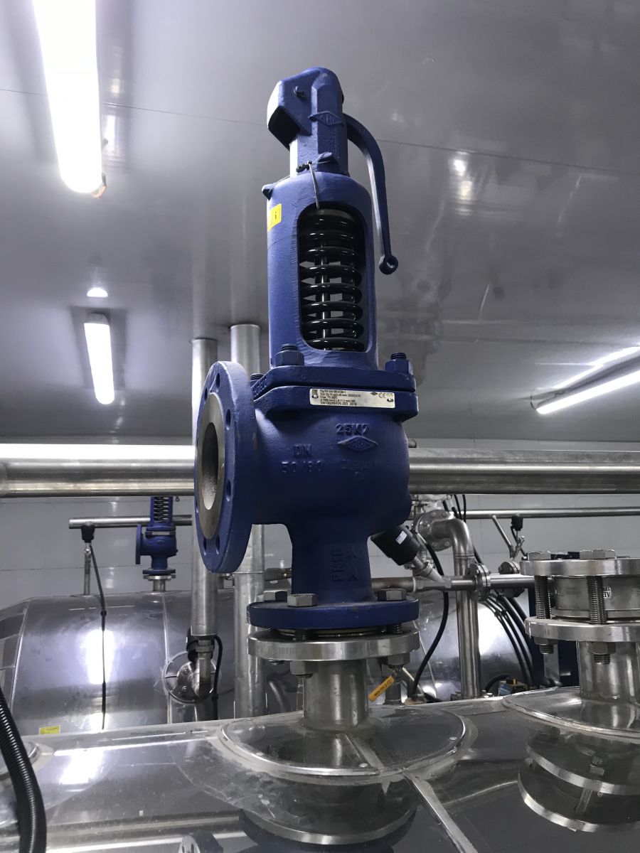 van an toàn chân không