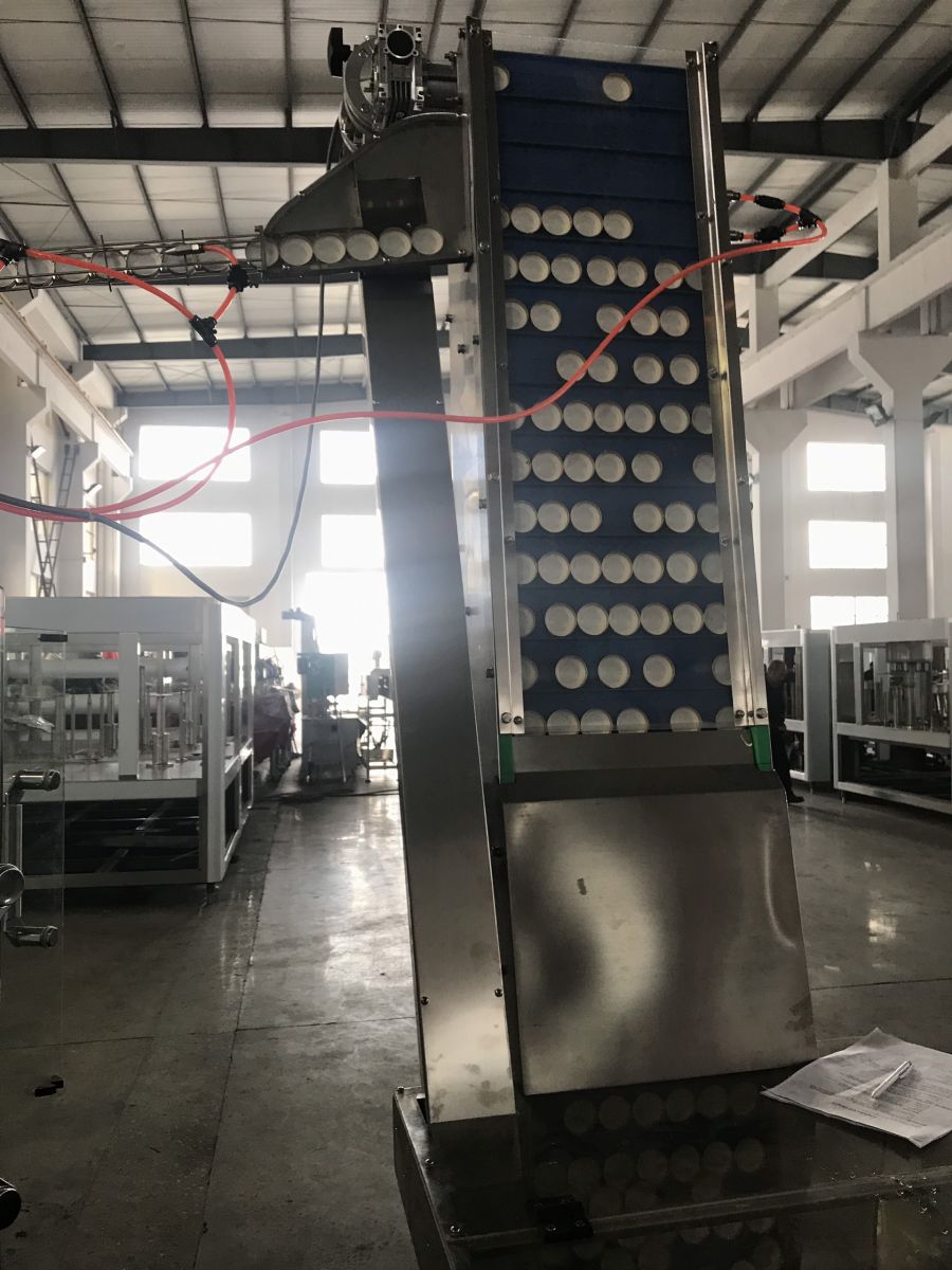 Thang cấp nắp tự động